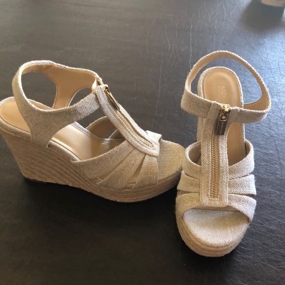 Wedge - Picture 1 of 1